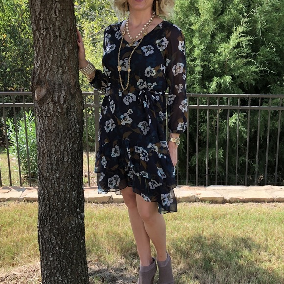 CAbi Dresses & Skirts - Cabi pirouette Navy floral dress new ruffle hem